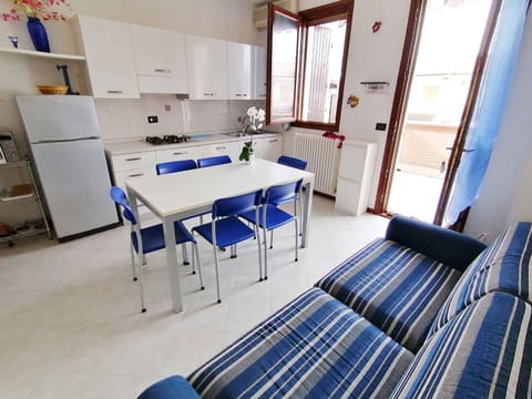 Summer, Seating area, Dining area