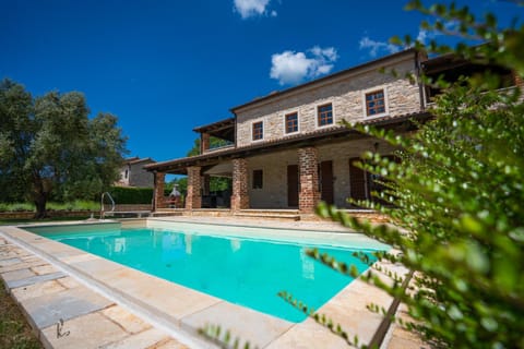 Property building, Day, Garden, Garden view, Pool view, Swimming pool