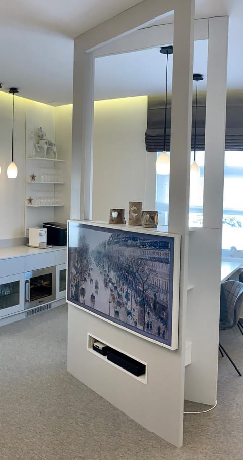 TV and multimedia, Kitchen or kitchenette