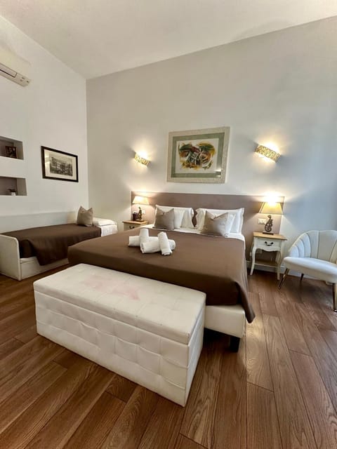Bed, Photo of the whole room, Bedroom, air conditioner