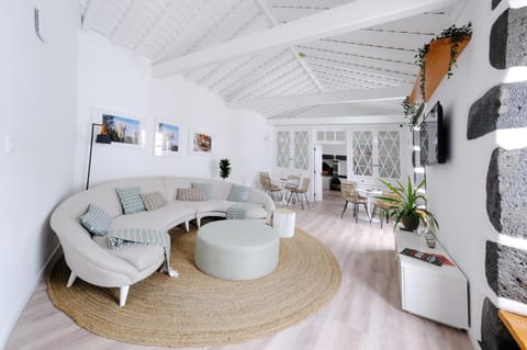 Communal lounge/ TV room, Game Room, TV and multimedia, Living room, Seating area