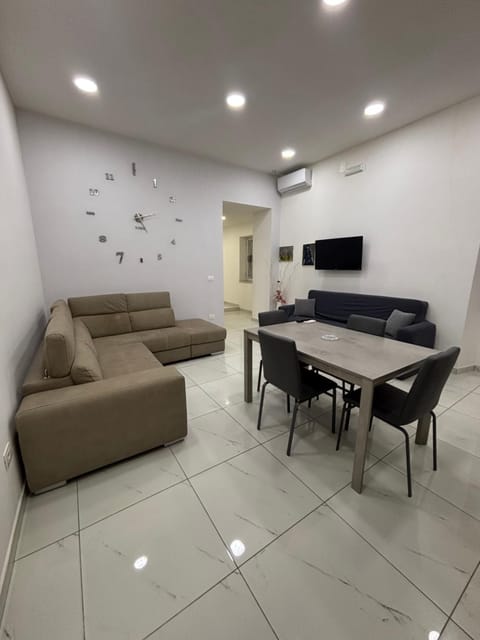 TV and multimedia, Living room, Dining area