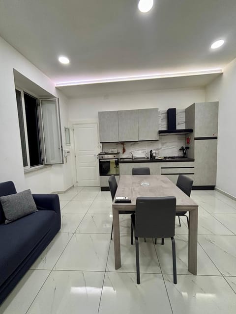 Kitchen or kitchenette, Living room, Seating area, Dining area, oven, stove