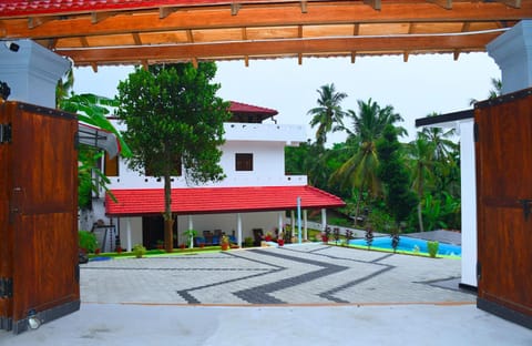 Facade/entrance