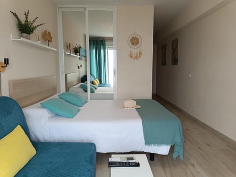 Bed, Living room, Photo of the whole room, Bedroom, wardrobe