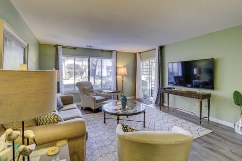 King Bed, Double, Twin Bed w Fold Out Couch Bikes & Beach Gear included House in South Forest Beach