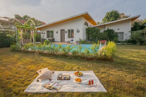 Property building, Garden, Food