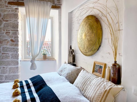 Bed, Decorative detail, Bedroom