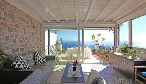 Living room, Sea view