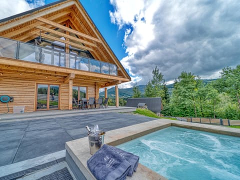 Property building, Hot Tub