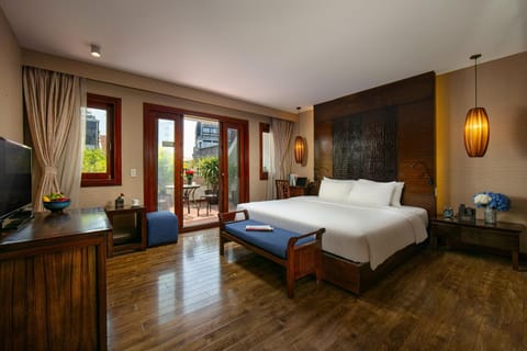 Bed, Garden, TV and multimedia, View (from property/room), Balcony/Terrace, Bedroom, City view, oven