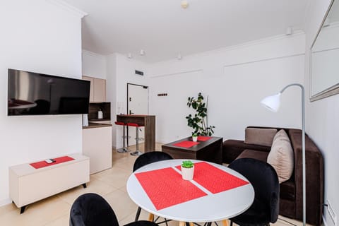 TV and multimedia, Kitchen or kitchenette, Living room, Dining area