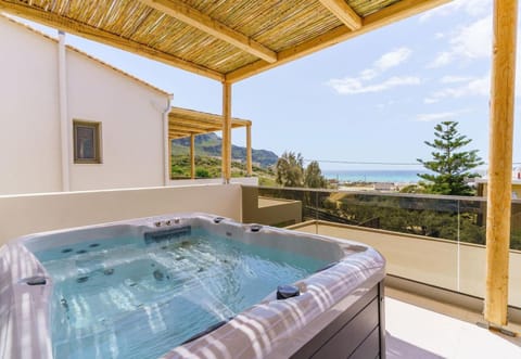 Natural landscape, Hot Tub, Seating area, Sea view