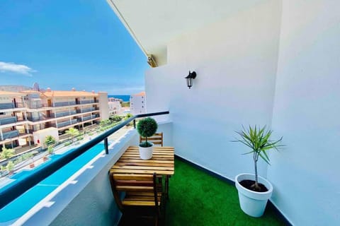 Day, View (from property/room), Balcony/Terrace, Pool view, Sea view, Swimming pool, sunbed