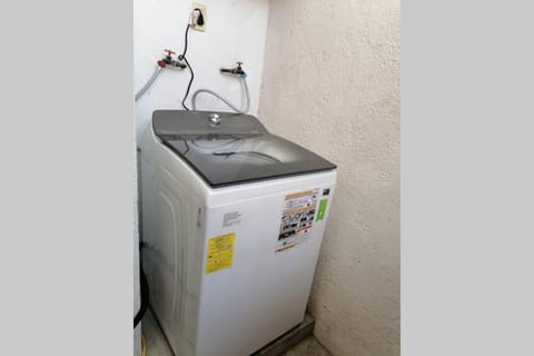 Bonita casa amueblada para 12 personas a 3 Kms del centro Cuernavaca House in Cuernavaca