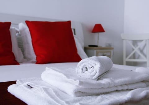 Bedroom, Supermarket/grocery shop, heating, internet, locker, locker, air conditioner