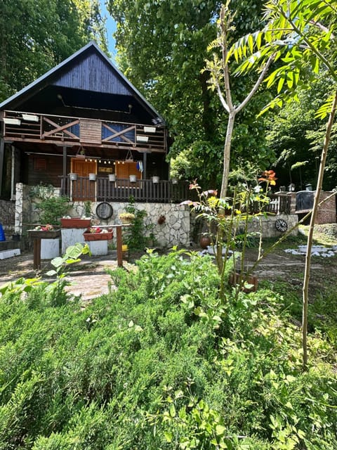 Vikendica Lenka House in Serbia