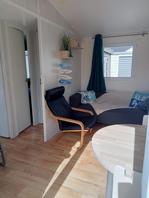 Stacaravan Bredene met tuin nr 2126 Chalet in Bredene