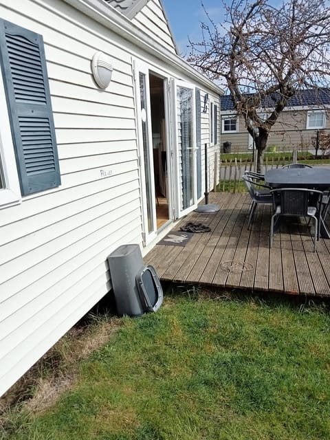 Stacaravan Bredene met tuin nr 2126 Chalet in Bredene