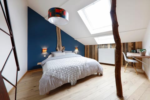 Bed, Coffee/tea facilities, Seating area, Bedroom