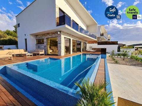 BBQ facilities, Garden, Sauna, Balcony/Terrace, Seating area, Sea view, Swimming pool, air conditioner