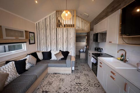 2 Bed Inverness - Sleeps 4 - Parking - Wifi House in Inverness