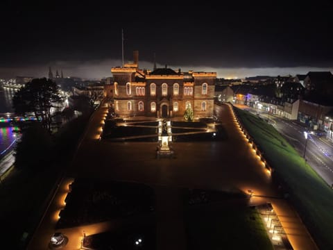 2 Bed Lodge - Sleeps 4 - Parking - Wifi House in Inverness