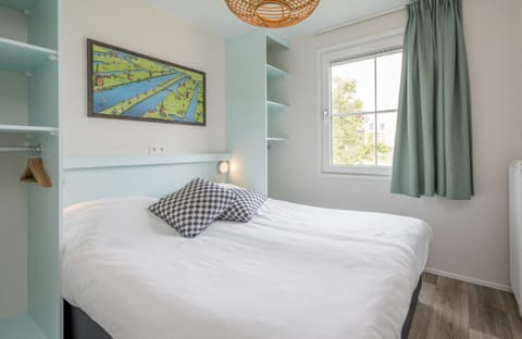 Familie Resort Molenwaard Chalet in South Holland (province)