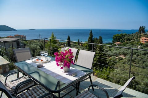 View (from property/room), Balcony/Terrace, Sea view
