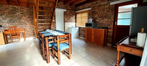 Cozy Cottage +/- 500m from the beach Apartment in Cape Town