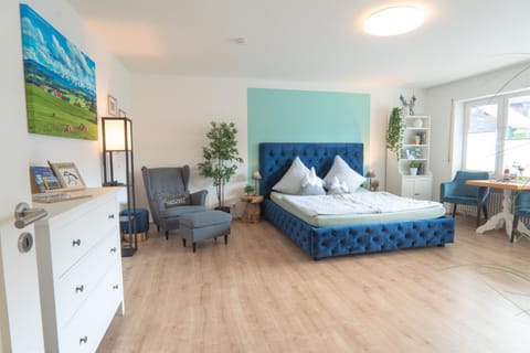 Bed, Living room, Photo of the whole room, Seating area, Bedroom