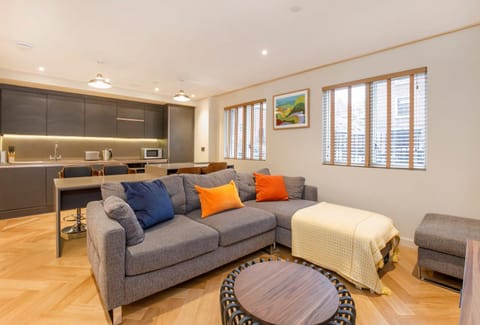 Seating area, kitchen