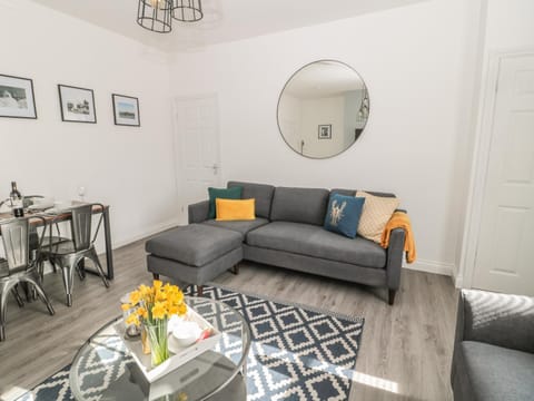 Pebble Cove House in Amble