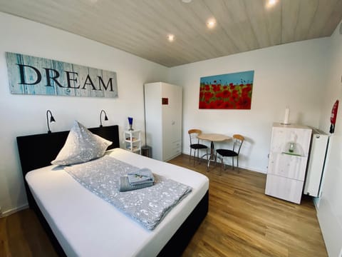 Bed, Kitchen or kitchenette
