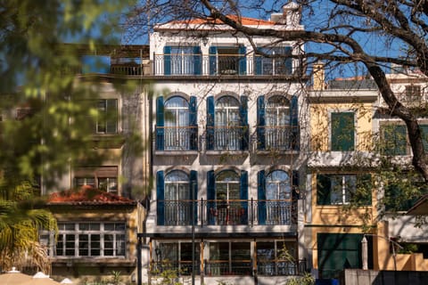 Property building, Day
