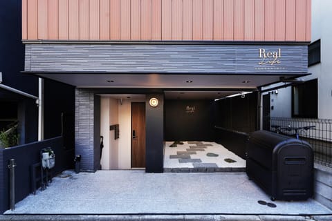 Property building, Facade/entrance