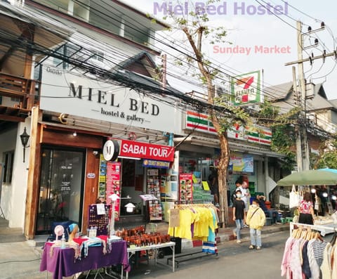 Property building, Facade/entrance, Day