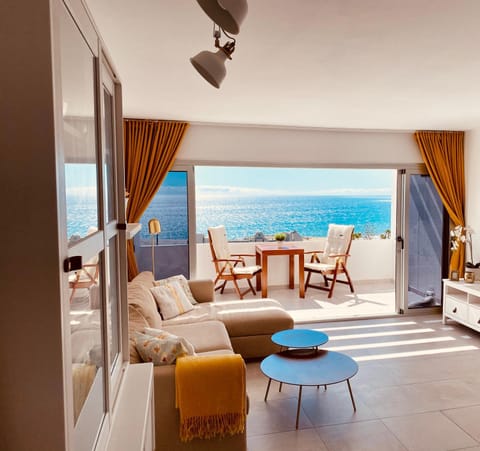 Balcony/Terrace, Living room, Seating area, Sea view