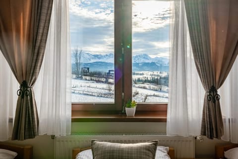 Winter, Photo of the whole room, Mountain view