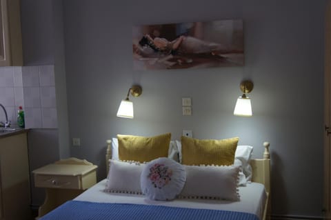 Bed, Photo of the whole room, Decorative detail