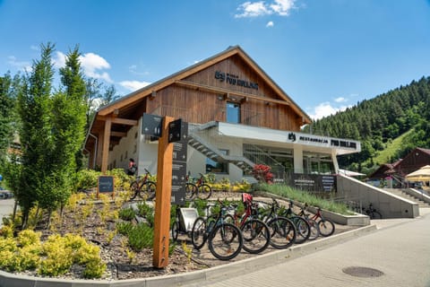 Property building, Restaurant/places to eat, Cycling, Cycling, Swimming pool, Breakfast