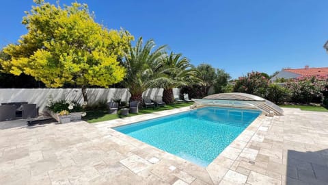 Garden, Balcony/Terrace, Garden view, Pool view, Swimming pool, sunbed