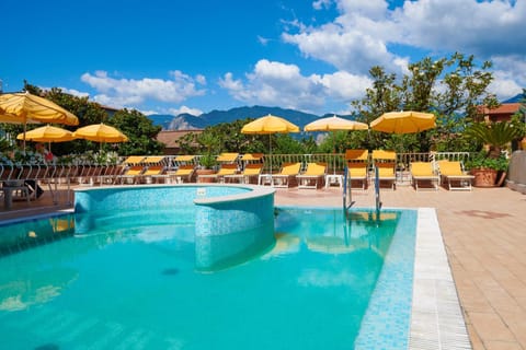 Hot Tub, Swimming pool