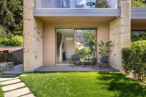 Property building, Patio, Spring, Day, Garden, Garden view