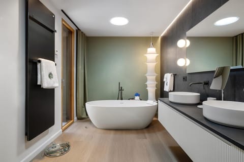 Bathroom, Bath, towels