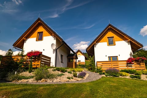 Property building, Garden, Swimming pool