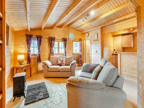 Lochinvar - Clydesdale Log Cabin with Hot Tub Cabin in Scotland