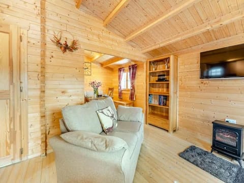 Lochinvar - Clydesdale Log Cabin with Hot Tub Cabin in Scotland