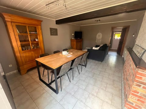 Communal lounge/ TV room, Living room, Seating area