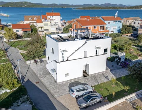 Property building, Location